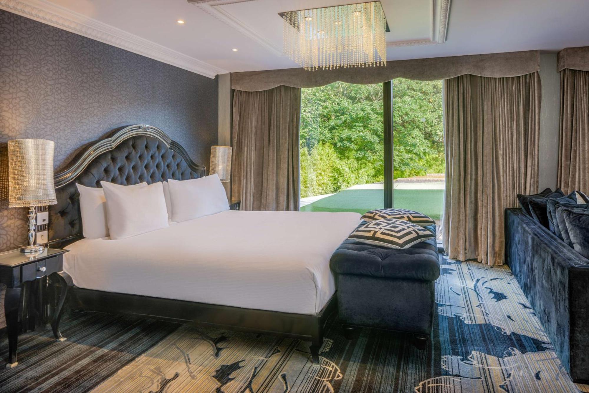 Hilton London Syon Park Hotel Brentford Exterior photo